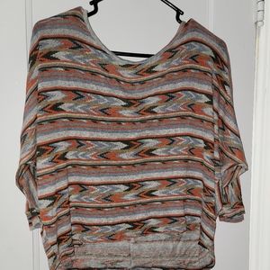 Geo shirt. 3/4 sleeve